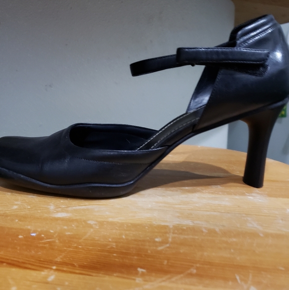 Shoes - Picture 6 of 6
